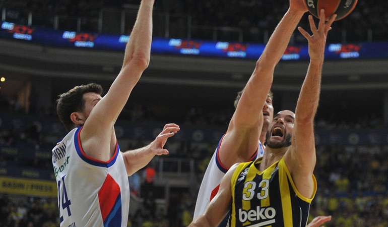 Avrupa’da Türk derbisinde kazanan Anadolu Efes
