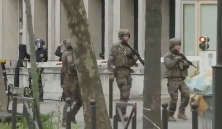 İran Konsolosluğu’nda canlı bomba alarmı