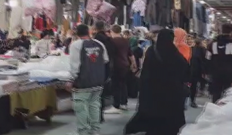 Bakırköy’de pazarda panik anları: Hırsızlıktan yakalanınca ‘bomba var’ diye bağırdı