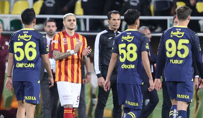 Galatasaray golle başladı, Fenerbahçe sahadan çekildi