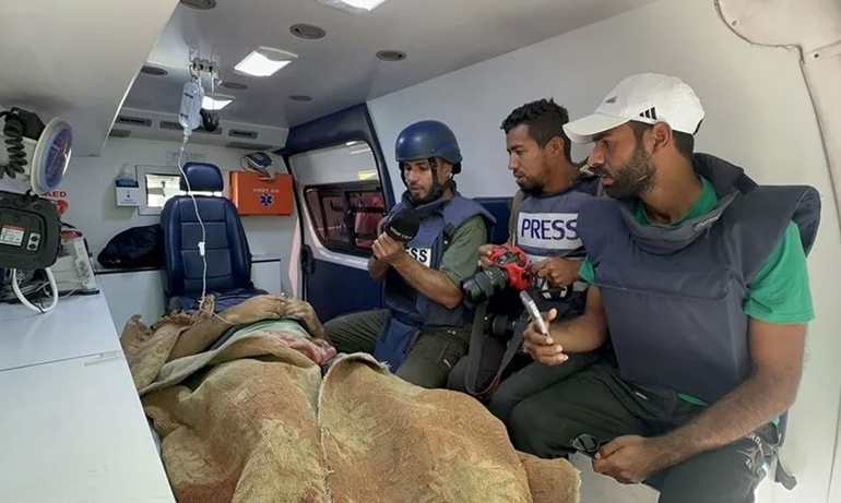 İsrail mülteci kampını vurdu: TRT Arapça ekibi de oradaydı