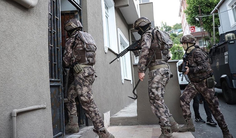 İzmir’de IŞİD operasyonu: 8 tutuklama