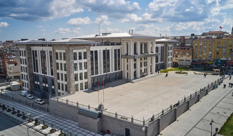 ‘Tasarruf’ çağrıları havada kaldı… 11 hükümet konağı ihalesi yapıldı!