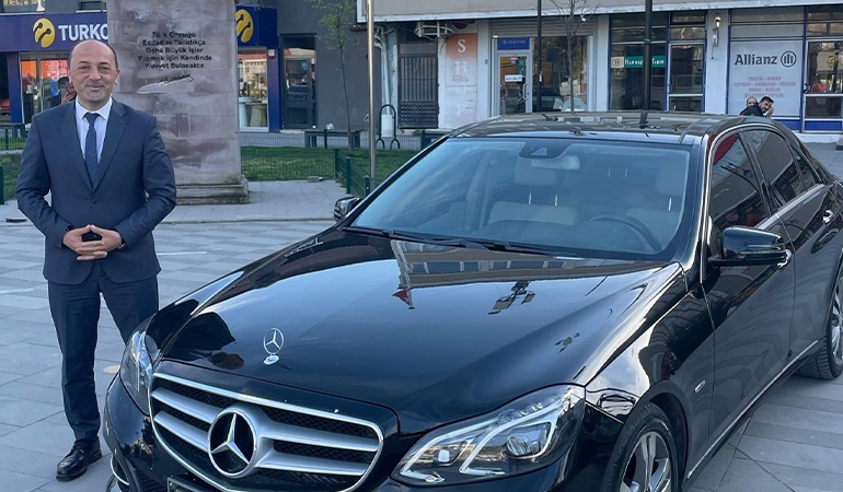 Belediye başkanı makam aracını satışa çıkardı
