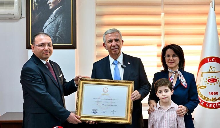 Mazbatasını alan Mansur Yavaş’tan ilk mesajlar