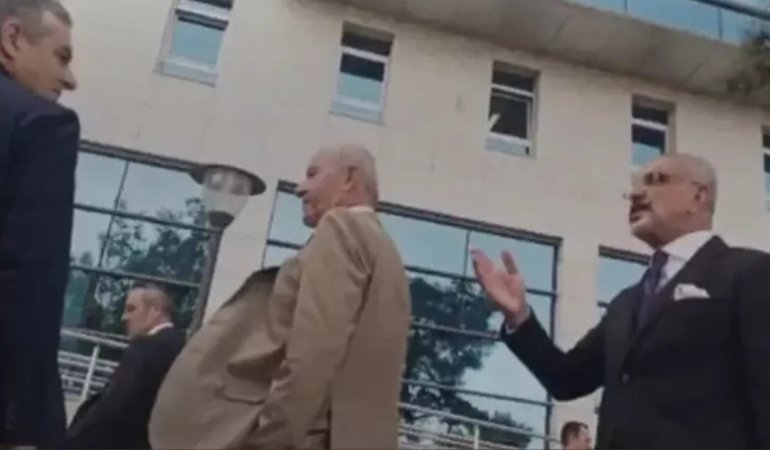 Meclis bahçesinde gerilim: Önder Aksakal ve Sırrı Sakık birbirine girdi