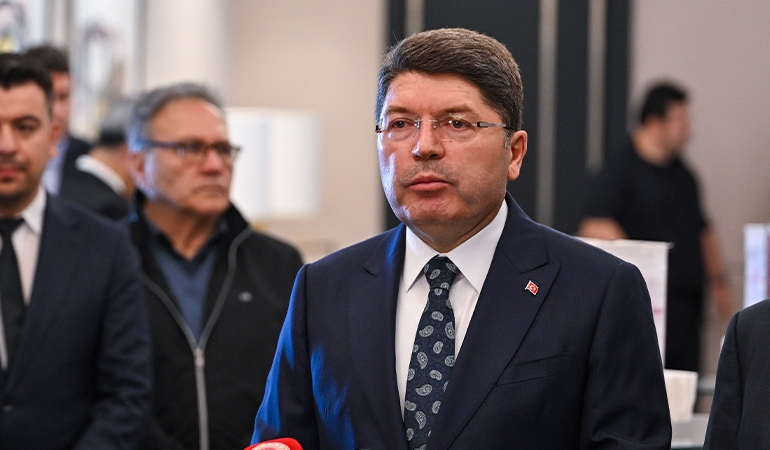 Adalet Bakanı’ndan DEM Parti açıklaması: Teröre desteğe devam ederse kapatılabilir
