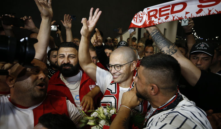 Alex de Souza Antalya’da: En büyük Antalyaspor!