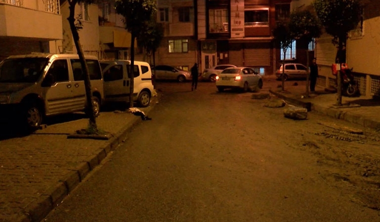 Baba oğula sokak ortasında silahlı saldırı
