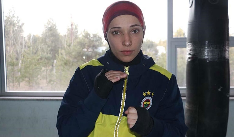 Milli boksör Rabia Topuz’u yılan soktu: Yoğun bakımda