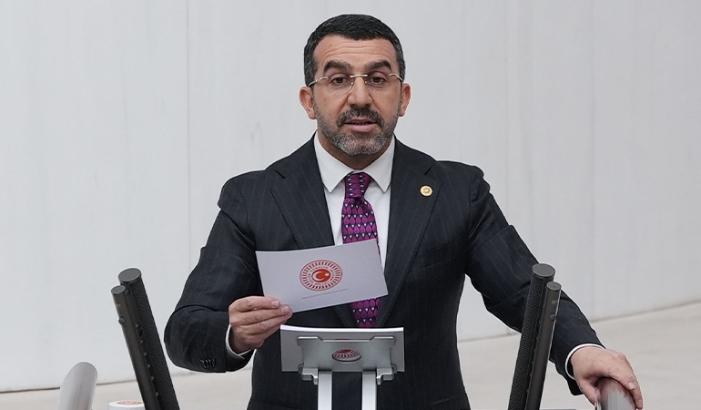 Meclis’te tansiyon yükseldi: ‘Kafayı çekip hakaret ediyorlar’