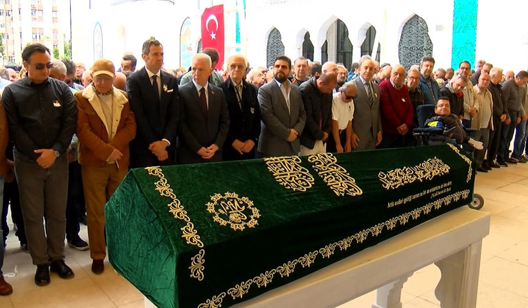 Sunucu Erkan Yolaç son yolculuğuna uğurlandı