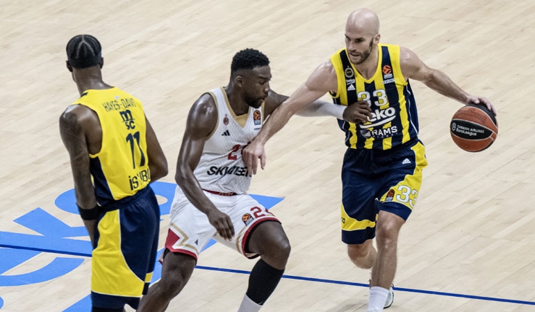 Fenerbahçe Beko evinde kayıp: Yarı final şansı son maça kaldı