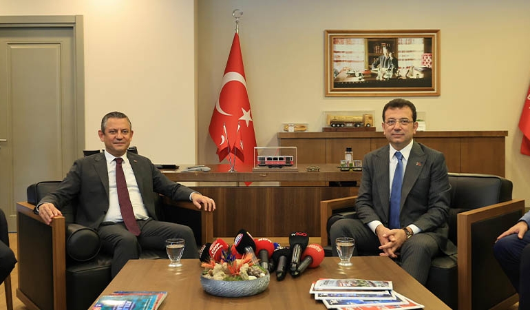 İmamoğlu’nu ziyaret eden Özel’den 2028 mesajı