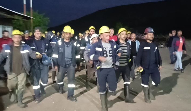 Çorum’da maden işçileri yer altına indi… ‘İşsizlik ile tehdit edildik’