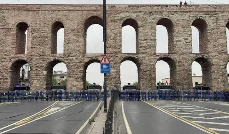 İstanbul’da 1 Mayıs: Taksim abluka altında, DİSK ve KESK yürüyüşten vazgeçti…