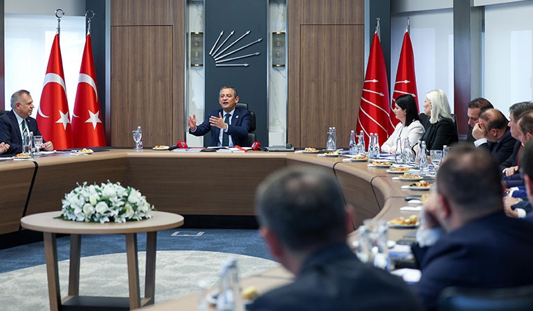 Özgür Özel’den belediye başkanlarına  ‘akraba’ uyarısı