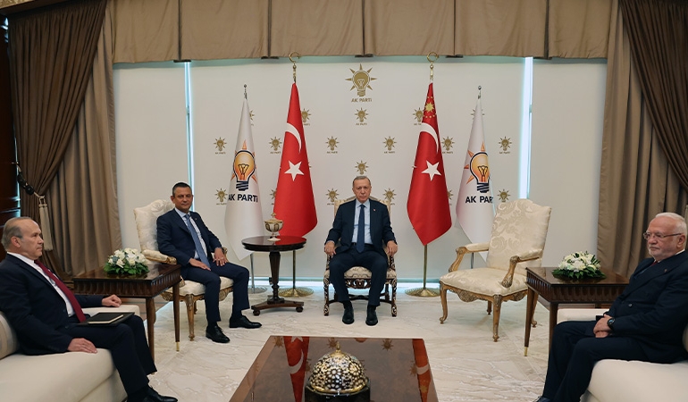 Erdoğan ile görüşmesini değerlendirdi: Özgür Özel’den ‘boş koltuk’ sorusuna yanıt
