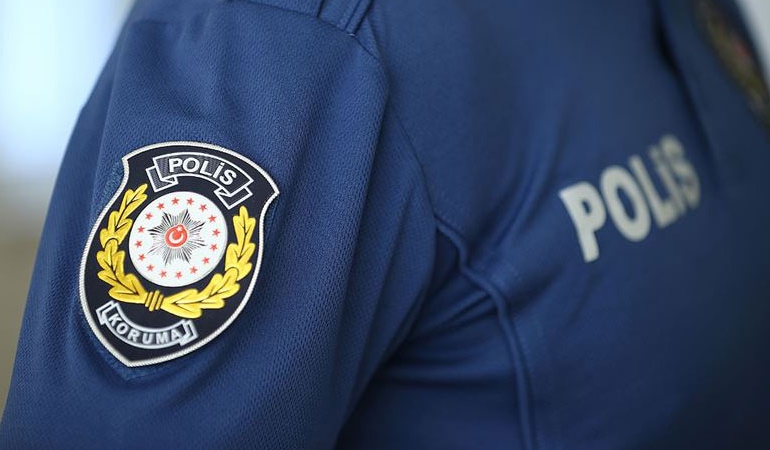 Polis memuru, eşi ve 3 yaşındaki oğlunu öldürdükten sonra intihar etti