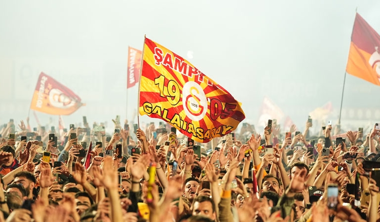 Siyasilerden şampiyon Galatasaray’a tebrik mesajları