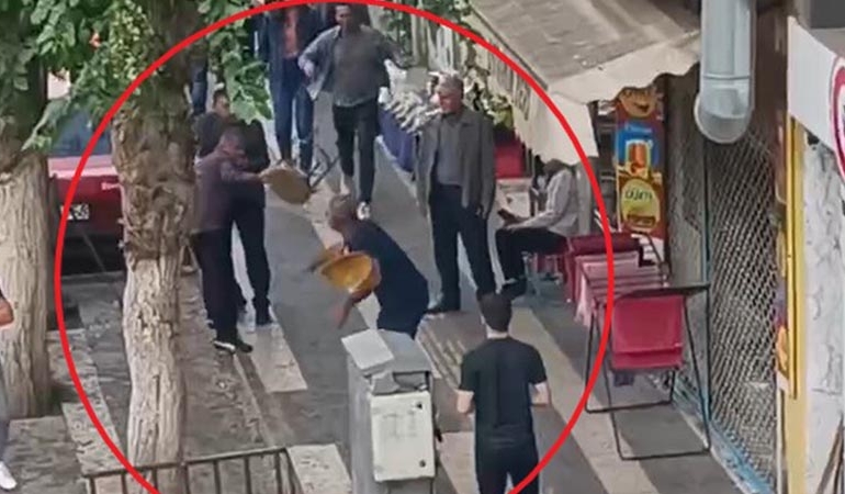 Bıçaklı, tabureli ‘çay’ kavgası kamerada