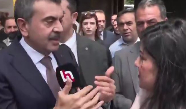 Milli Eğitim Bakanı’ndan müfredat sorusuna ‘elle’ müdahale