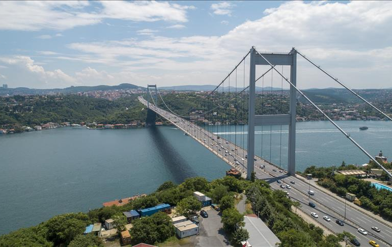 İstanbul Boğazı trafiğe kapatıldı