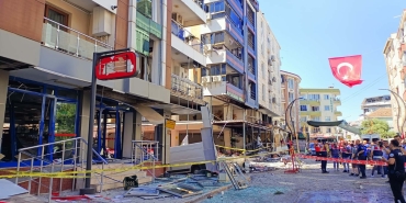 İzmir'de şırdancıda patlama: 4 ölü, 35 yaralı (3)- Yenide