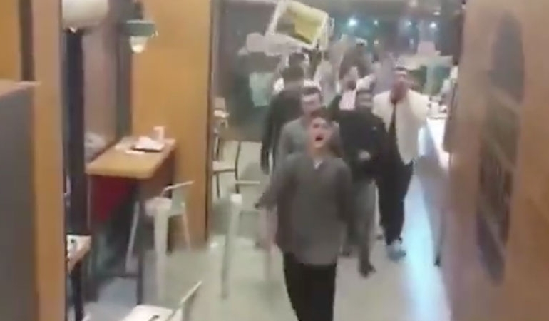 Diyarbakır’da Burger King ve Starbucks’a baskın… Cihat sloganları attılar!