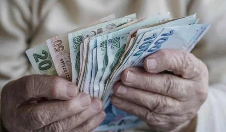 Emekli bayram ikramiyesi görüşmeleri ertelendi