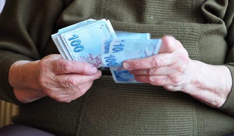 Emeklilere 1000 liralık ikramiye farkının ödeneceği tarih belli oldu