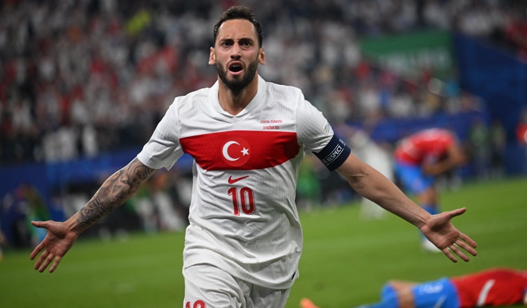 UEFA, Hakan Çalhanoğlu’nun golünü aday gösterdi