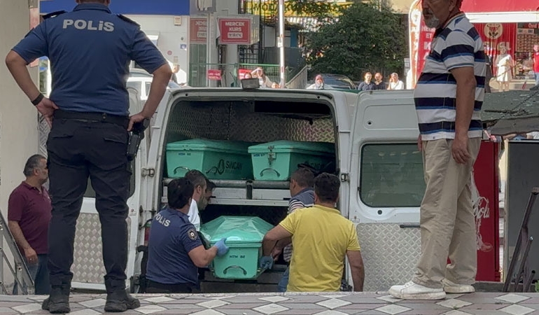 Boşanma aşamasındaki kadın, sırtından bıçaklanmış halde evinde ölü bulundu
