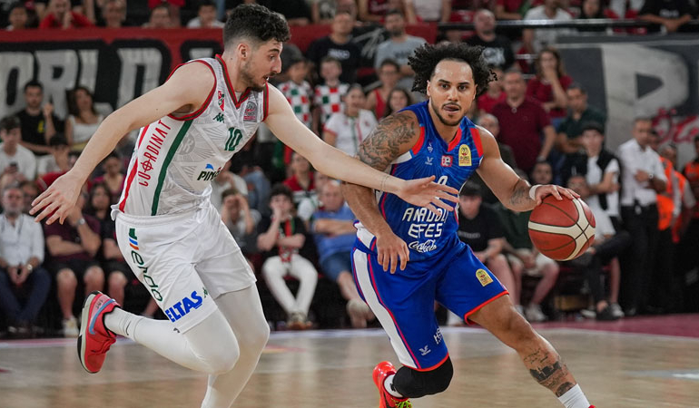 Basketbolda ilk finalist Anadolu Efes