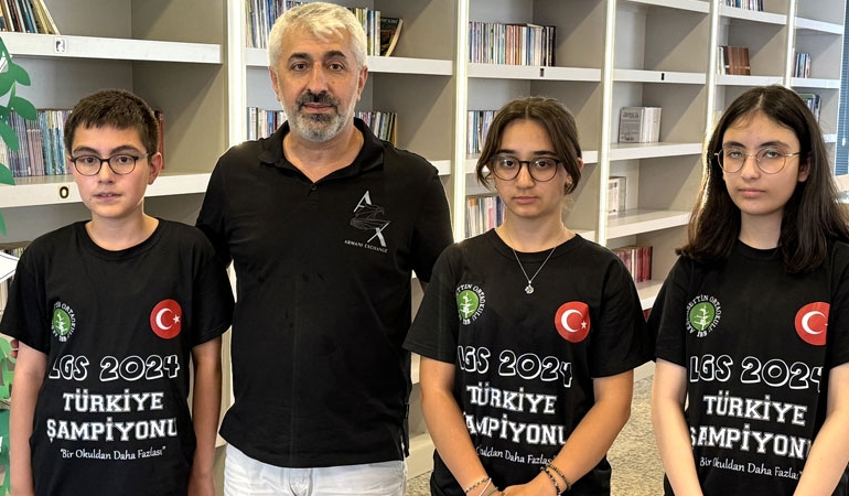 Aynı okuldan üç öğrenci LGS’de tam puan aldı