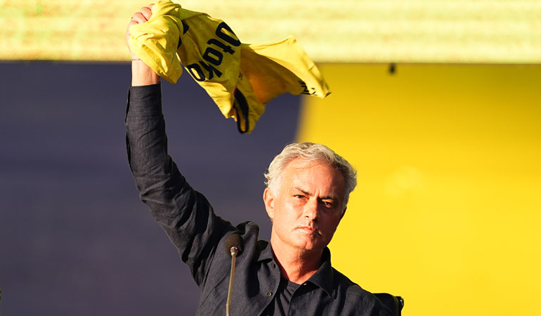 Fenerbahçe’ye imzayı attı: Mourinho’dan ilk mesaj