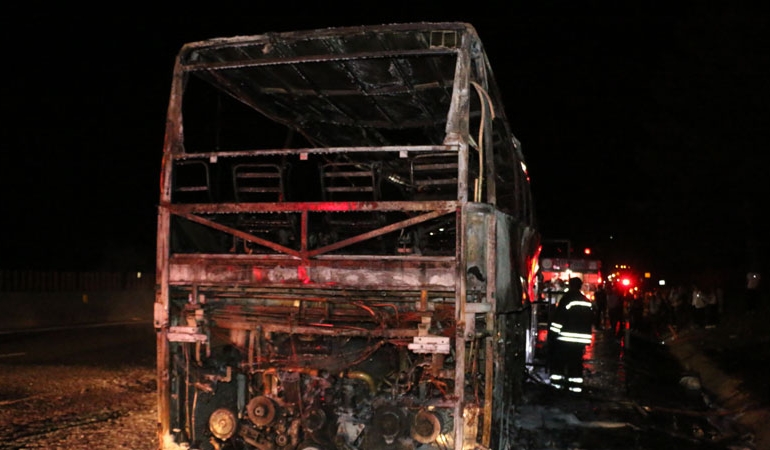 Adana’da seyir halindeki otobüste yangın çıktı! İşte o anlar…