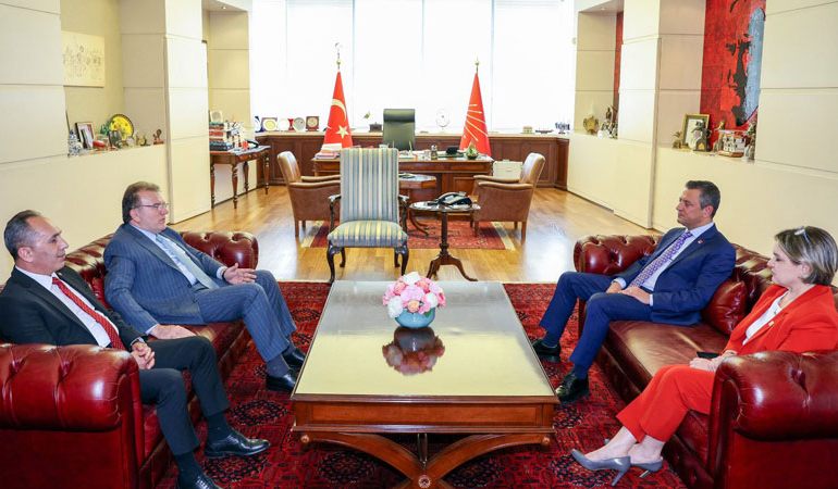 Özgür Özel ile görüşen Vecdet Öz: Sorularımdan rahatsız oldu