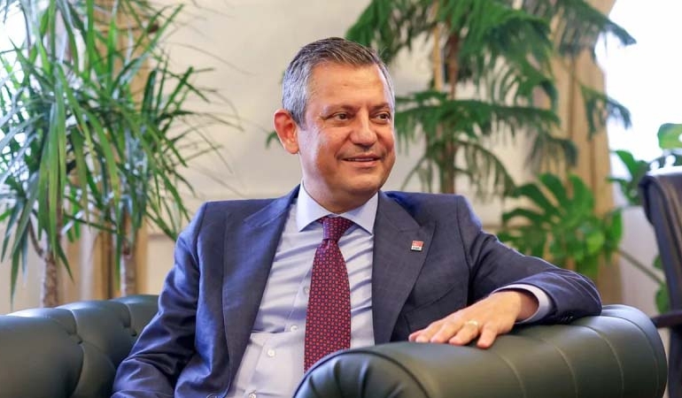 Özgür Özel’den 15 Temmuz yorumu: ‘Tiyatro’ diyen eksik akıllıdır