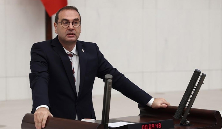 ‘Fotoğraf’ krizi sonrası Müsavat Dervişoğlu’ndan Rıdvan Uz kararı