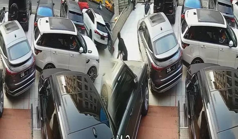 İstediği şarkı çalınmayınca 3 kişiyi silahla yaraladı