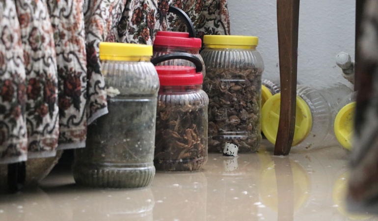 Ankara’da hummalı çalışma: Yurttaşlar selin yaralarını gideriyor