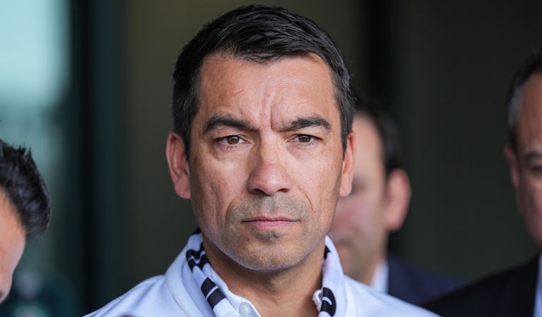 Van Bronckhorst Beşiktaş için İstanbul’da