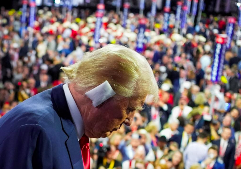 Trump, suikast girişiminin ardından ilk kez halk karşısına çıktı