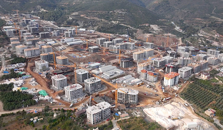 İhalelerde beklenen senaryo: Deprem konutları AKP’liye gitti!
