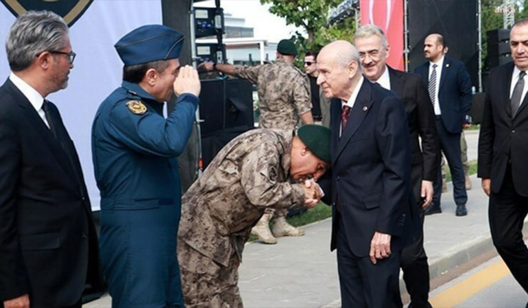 MHP’den ‘el öpme’ açıklaması