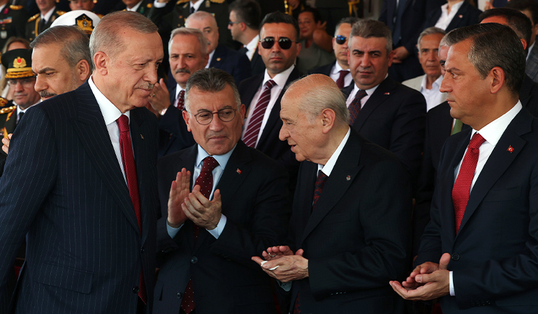 Kıbrıs’ta üçlü zirve: Yemekte buluştular…