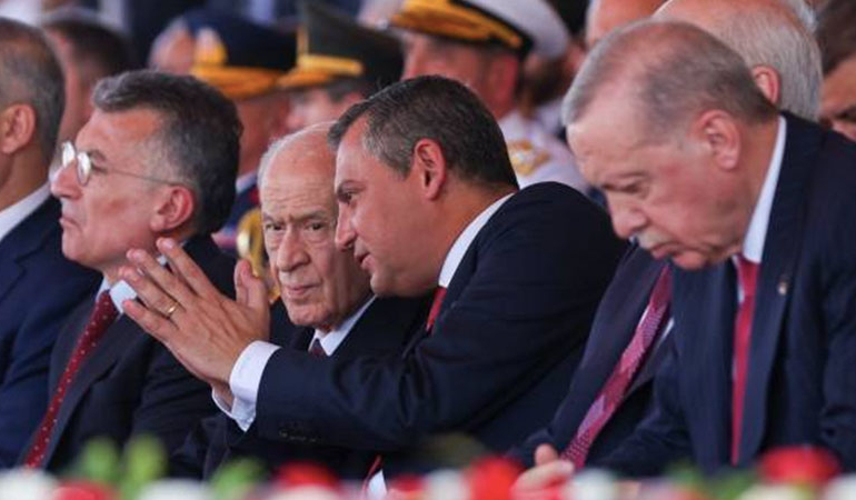 Bahçeli’nin basın toplantısına AKP’li kurmaydan ‘nişan atma’ yorumu