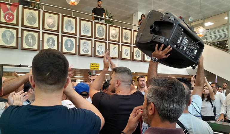 İzmir Büyükşehir çalışanları ile güvenlik arasında arbede!