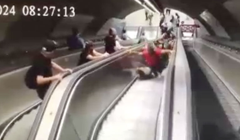11 kişi yaralanmıştı… İzmir Metrosu’ndaki yürüyen merdiven kazası kamerada